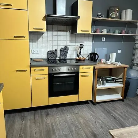 Grosse Personalunterkunft In Apartment *